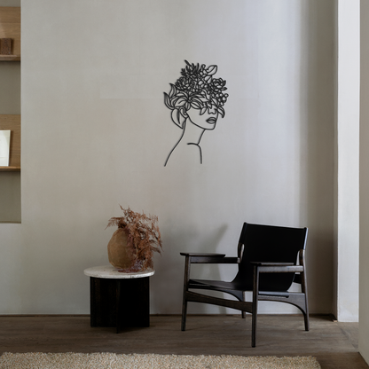 頭に植物を持つ女性の金属壁アート